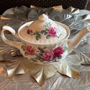 Roy Kirkham English rose teapot